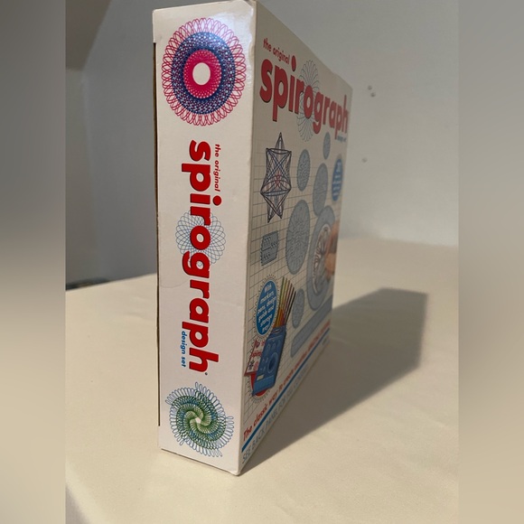 2/$17 SPIROGRAPH THE Amazing way too create designs - Picture 3 of 3